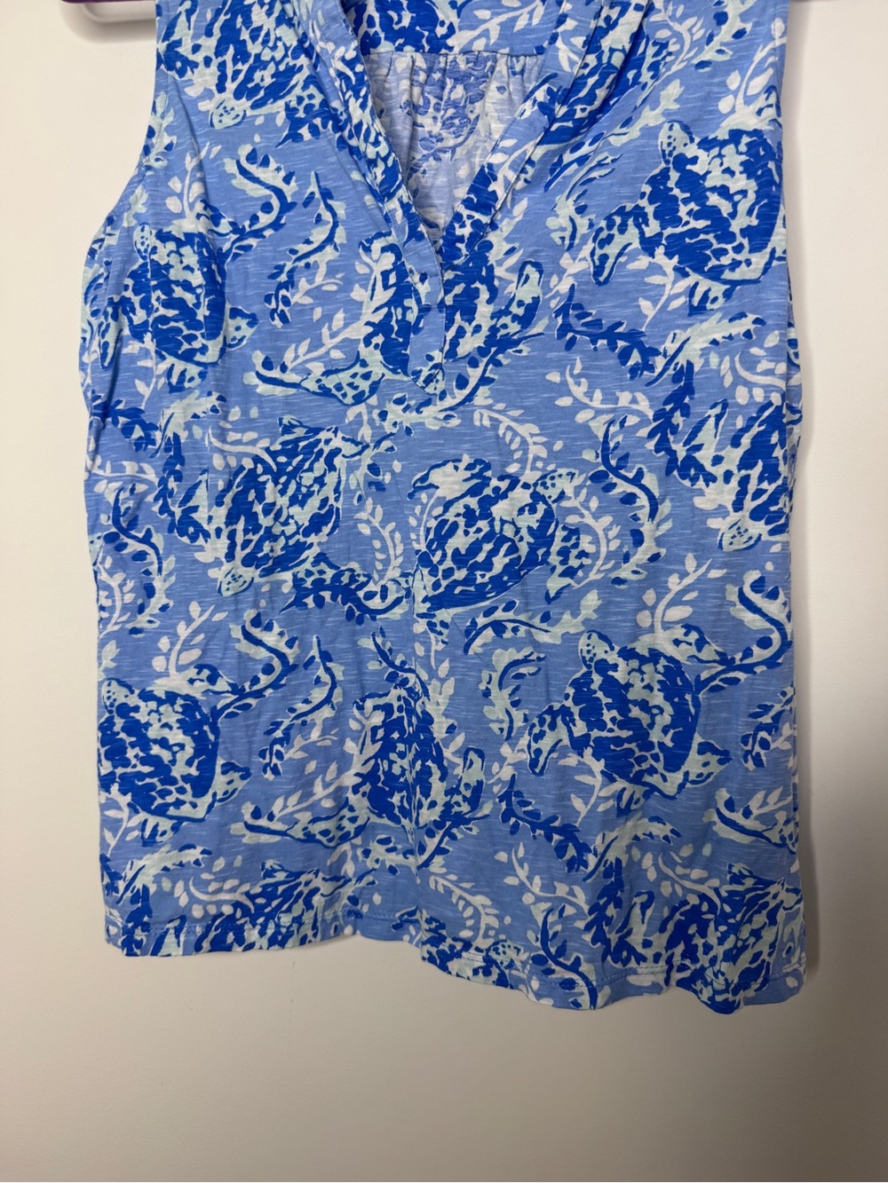 Lilly Pulitzer Blue & White Floral Sleeveless V-Neck Tank - Picture 6 of 7